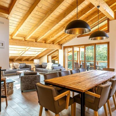 Heb jij altijd al gedroomd van een luxe vakantie in de Franse Alpen? Dan ben je bij AlpChalets Portes du Soleil aan het juiste adres. De appartementen van AlpChalets Portes du Soleil liggen in het hooggebergt van Haute Savoie in Abondance. Vanuit het appartement heb je een prachtig uitzicht op de Abondance vallei. De skipistes en liften bevinden zich