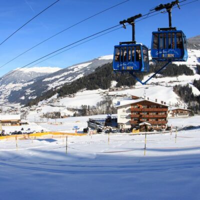 direct naar de Gerlosstein skilift. Dit betekent dat je 's ochtends na het ontbijt snel op de pistes kan staan. Bij terugkomst geniet je van de ondergaande winterzon op het zonneterras met een fantastisch uitzicht