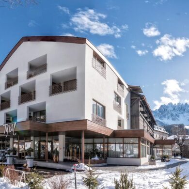 De Warmböck familie geeft je een hartelijk welkom in Das Tyrol. Het hotel ligt in het centrum van San Candido