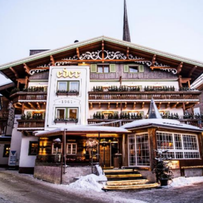 Een dag vol actie of pure ontspanning? Haal het beste uit je wintersportvakantie met je verblijf in Hotel Eder. Dit luxe hotel heeft vele faciliteiten waaronder een prachtig verwarmd binnen- en buitenzwembad en uitgebreide wellnessfaciliteiten. Voor meer actie ben je binnen enkele minuten lopen bij de skilift dieje direct naar de pistes van Maria Alm brengt.