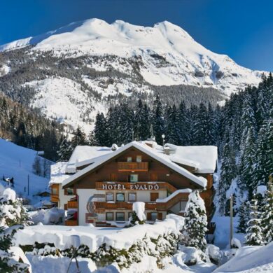 tafeltennis en groot schaakbord om mee te spelen. Als je na het skiën nog even lekker wilt ontspannen biedt Hotel Evaldo genoeg mogelijkheden. Het hotel beschikt namelijk over en uitgebreid wellnesscenter. Hier neem je een duik in het mooie zwembad of kom je helemaal tot rust in de hamam