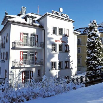 Hotel Gisela ligt op slechts 200 meter van de gondel (Stubnerkogel) en in de directe omgeving vind je verschillende leuke bars