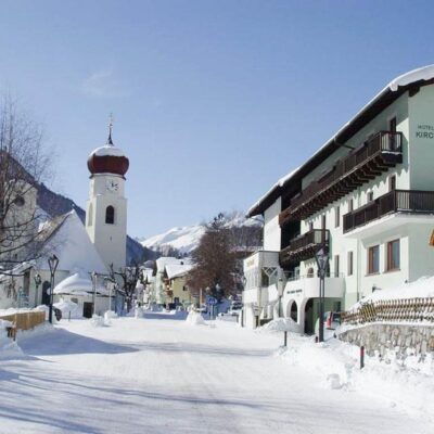 Hotel Kirchplatz heeft een uitstekende ligging; midden in het centrum van St. Anton en op slechts 5 minuten lopen van de skilift! Eenmaal terug in het hotel kun je genieten van de sauna en infraroodcabine.