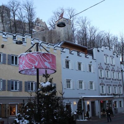 Hotel Krone is een kleinschalig 30 kamers tellend hotel midden in het centrum van Bruneck aan de boulevard. Het bestaat uit 3 aaneengesloten gebouwen. De piste ligt op 3 kilometer en op 200 meter afstand van het hotel