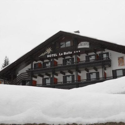 Hotel La Baita ligt in het charmante ski dorp Madonna di Campiglio op ongeveer 1500 meter hoogte. Het duurt niet lang voordat je in de sneeuw staat