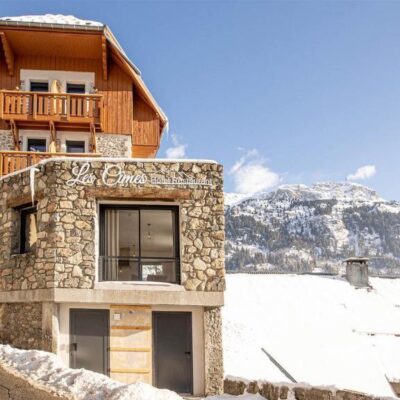 Hotel Les Cimes in het Franse Vaujany is de perfecte uitvalsbasis voor een onvergetelijke wintersportvakantie. Het hotel ligt direct aan de piste