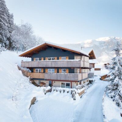 Ontsnap aan de drukte en kom helemaal tot rust in Huber's Lodge! Deze knusse appartementen in Tirolse stijl liggen op een rustige locatie