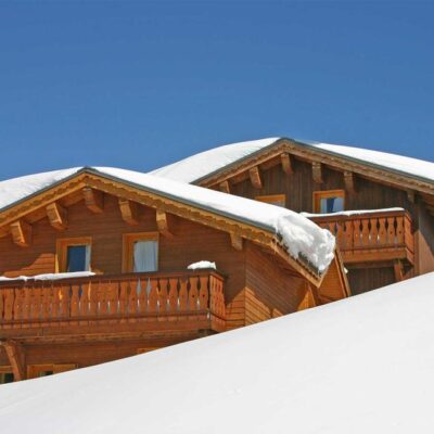 Les Chalets du Praz beschikt over appartementen en chalets en ligt in een schitterende omgeving. De skipiste en -lift vind je op circa 300 meter. Geniet in La Plagne Soleil heerlijk de hele dag van de frisse buitenlucht en kom daarna weer tot rust in je fijne verblijf.De appartementen en chalets zijn eenvoudig ingericht en maximaal geschikt voor 10 personen. Hierdoor zijn ze uitermate geschikt voor wie graag met de hele familie of vriendengroep op wintersport gaat.