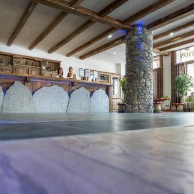 een balkon en een mooie badkamer. Aan het eind van de dag is het heerlijk om weer even bij te tanken in het bubbelbad