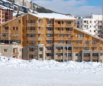 comfortabele en zeer goede uitgeruste appartementen met allemaal een balkon vanwaar je kunt genieten van het prachtige uitzicht op de vallei en de bergen. In de Catalaanse Pyreneeën biedt Les Angles ook een adembenemend uitzicht op het meer van Matemale.