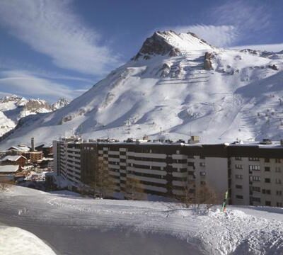 comfortabele appartementen aan direct aan de piste van het skigebied Tignes Le Lac. Met de skilift en skipistes direct voor de deur