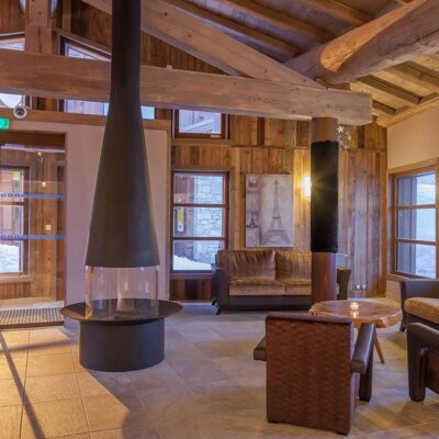 zijn ontzettend comfort en beschikken zelfs over een spabad. Verder is er een wellnessruimte in de residence en je vindt er restaurant La Cabane of Auberge des Balcons. Hier proef je overheerlijke specialiteiten uit de Savoie. Kortom