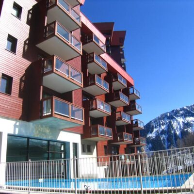 Résidence Les Terrasses du Corbier is een groot appartementencomplex met een goede locatie in Le Corbier. De résidence ligt namelijk direct onderaan de groene piste Grand Crozat Praz de Pierées