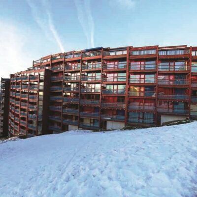 Residence Pierra Menta is een grootschalige accommodatie gelegen in het autovrije dorp van Les Arcs 1800. Dit dorp staat bekend als het meest levendige dorp van Les Arcs