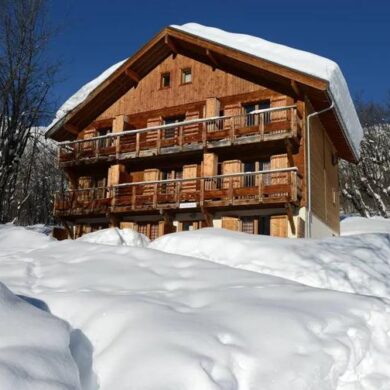 Résidence Vacancéole le Hameau de l'Alpage is een fijn verblijf dat ideaal gelegen is en dat te vinden in Saint-Sorlin-d'Arves in de wijk Pierre Aigue. De skilift vind je op zo'n 300 meter