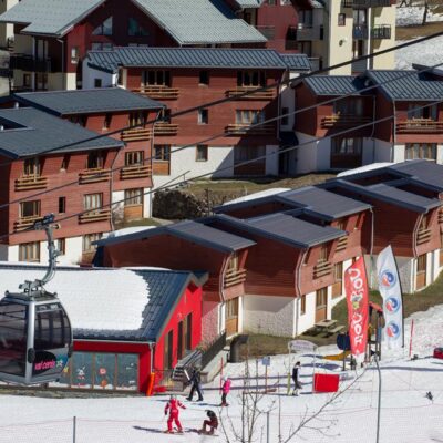 VVF Val-Cenis Haute-Maurienne biedt modern ingerichte appartementen gelegen in de wijk Lanslevillard. De mooie en ruime appartementen liggen direct aan de piste