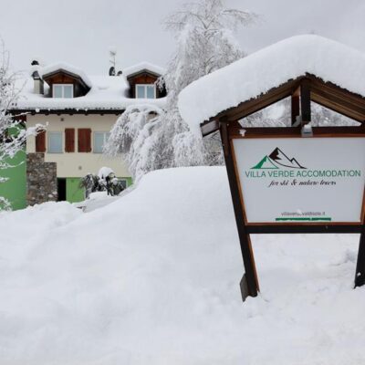 is het mogelijk om 's avonds te dineren of gebruik te maken van de Spa (tegen betaling). In de buurt vind je wat winkels en een supermarkt. Villa Verde is ideaal voor een onvergetelijke ski vakantie in de bergen.