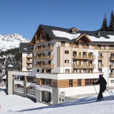 Village Club du Soleil Oz en Oisans is het perfecte hotel voor een wintersport met kids. Of ze nu nog heel jong zijn of al wat ouder