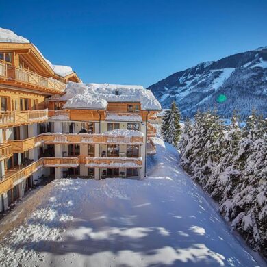 <p>AlpenParks Hotel & Apartment Sonnleiten: een gloednieuw complex met een geweldige ligging en een panoramisch uitzicht. Dit fijne nieuwe complex biedt je naast luxe appartementen en een fantastisch uitzicht ook een gezellige bar en een mooi restaurant. Alle studio's en appartementen en zijn ruim en heel verzorgd ingericht en voorzien van een kitchenette en een balkon of terras met uitzicht op de prachtige omgeving.</p><p>Op slechts 50 meter afstand van AlpenParks Hotel & Apartment Sonnleiten vind je de blauwe Kohlmais piste