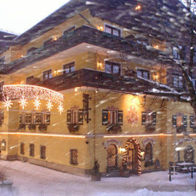 Midden in het sfeervolle & autovrije centrum van Bad Hofgastein ligt het luxe Alpine Boutique Hotel & Spa. Dit mooie hotel beschikt naast een heerlijke sparuimte ook nog over een thermaal buitenzwembad