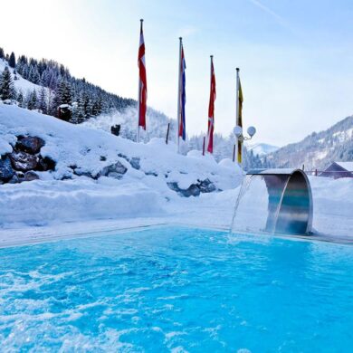 vind je het luxe Berg & Spa hotel Urslauerhof. Maria Alm ligt op 8 kilometer afstand. Met een uitgebreide en gerenoveerde wellness