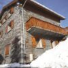 Chalet Balcon de Cime Caron is een fantastische keuze wanneer je graag met een groep op wintersport wilt. Het zeer ruime en comfortabele chalet biedt ruimte aan 16 personen en is geheel in traditionele stijl gebouwd