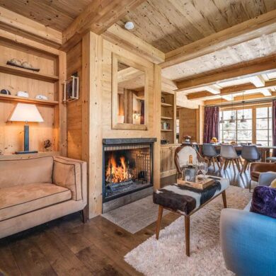 ligt het luxe Chalet Davos. Traditionele bergstijl wordt hier gecombineerd met een luxe moderne inrichting. Zowel het centrum als de skilift vind je op circa 800 meter. </p><p>Het chalet is voorzien van authentieke stenen open haarden