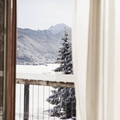 diverse sauna's en een aroma stoombad. Das Kronthaler beschikt over een wijnkelder met een brede selectie aan wijnen. Op het zonnedek vind je een skybar.</p><p>Stap direct vanuit het hotel de piste op en geniet van de sneeuw. Of je nu een ervaren skiër bent of nog maar net begint