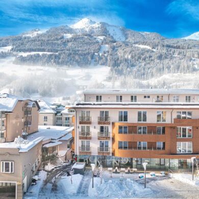 Op loopafstand van het centrum van Bad Hofgastein vind je het prachtige Hotel Aktiv- und Gesundheitsresort das GXUND. De skilift ligt op ongeveer 700 meter afstand. Als gast van Kurparkhotel maak je gratis gebruik van de luxe Alpentherme Thermal Spa. Het hotel is via een tunnel direct verbonden met de spa. Met verschillende zwembaden en sauna's is dit een ultieme plek om te ontspannen na een dag op de piste. Tegen betaling kun je hier ook nog massages boeken of gebruik maken van de fitness. In het restaurant van Hotel Aktiv- und Gesundheitsresort das GXUND staat er iedere morgen een uitgebreid ontbijtbuffet voor je klaar