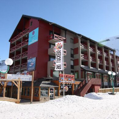 Hotel Belambra L'Orée des Pistes in Les Deux Alpes staat helemaal in het teken van wintersport. Alles wat nodig is voor een geslaagde vakantie in de sneeuw vind je hier. Een groot zonneterras