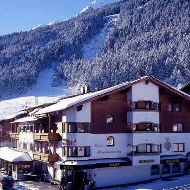 Hotel Brennerspitz ligt in de Stubai-vallei in Neustift in Tirol. Dit gastvrije hotel bied je mooie