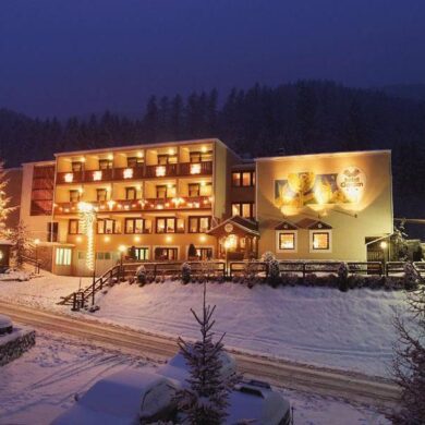 Hotel Garden is een comfortabel hotel aan de rand van het centrum van Marilleva. Op korte loopafstand vind je de dichtstbijzijnde lift en piste. Na een heerlijke dag op de berg kun je in de spa gratis gebruik maken van het Turkse bad en de sauna