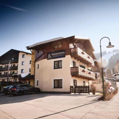 Skiën tot aan de voordeur:Hotel Kirchboden in Wagrain is de perfecte wintersportaccommodatie voor je skivakantie. De skilift en piste vind je  op 600 meter afstand. Na een dag op de piste wacht je een warm welkom in ons stijlvolle hotel met moderne kamers en suites