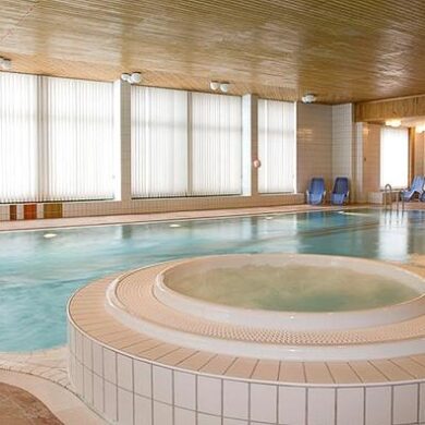 stap in de jacuzzi of kom weer helemaal op  temperatuur in de sauna en je staat de volgende dag weer fit bovenaan de piste.