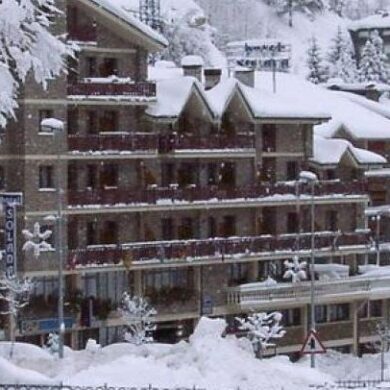 Midden in het gezellige centrum van Arinsal en op loopafstand van de skilift