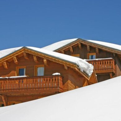 Ben jij op zoek naar een appartement op de piste in La Plagne Soleil? Les Chalets des Alpages zijn comfortabele chalets die liggen op de piste. Je hoeft alleen maar de deur uit te lopen en je ski's aan te doen. Het centrum ligt op loopafstand van de chalets waar zich verschillende restaurants