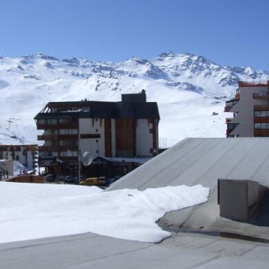 Residence Galerie de Peclet biedt verzorgde appartementen in het centrum van Val Thorens. De piste en skilift liggen op 200 meter. De appartementen zien er allemaal net even anders uit