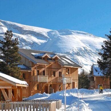 De appartementen van Résidence L'Orée des Pistes zijn verdeeld over een aantal kleinschalige complexen