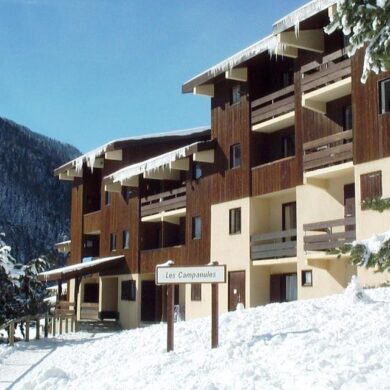 Op korte loopafstand van de skilift in La Norma ligt Résidence Les Campanules. Hier verblijf je in een comfortabel appartement op een goede locatie. Na een intensieve dag in de sneeuw is het hier fijn thuiskomen. Ook het knusse centrum van La Norma ligt om de hoek