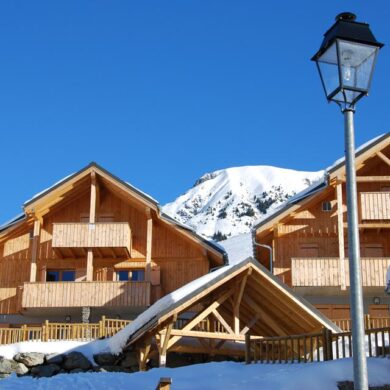 De appartementen van Résidence Le Chalet des Ecourts liggen verspreid over verschillende authentieke chalets