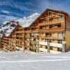 Résidence Les Cimes du Val d'Allos is een mooie résidence met een ideale ligging in La Foux d'Allos. Het ligt op enkele minuten loopafstand van het gezellige centrum en met de dichtstbijzijnde lift op slechts 50 meter afstand. Het is 's ochtends dus slechts een kwestie van luttele meters en je kunt aan je sportieve dag op de pistes beginnen. De appartementen zijn ruim en modern ingericht. Een fijne extra van de résidence is het heerlijke verwarmde zwembad