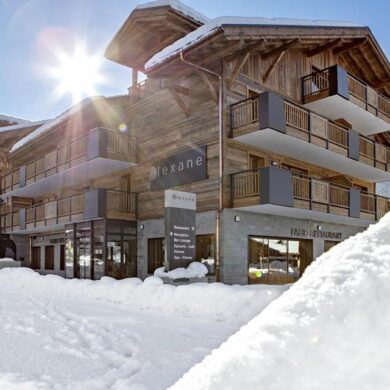 Hotel MGM Les Suites d'Alexane: een gloednieuw hotel in het het hart van het winterse plaatjes Samoëns. Dit hotel ademt luxe met een prachtige wellness