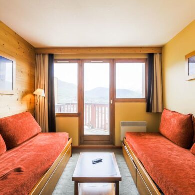 zodat je direct het mooie skigebied van de Alpe d'Huez kunt gaan ontdekken. <br /><br />Alle appartementen zijn comfortabel en sfeervol ingericht en voorzien van. Na een inspannende dag loop je vanuit de residence zo het centrum in