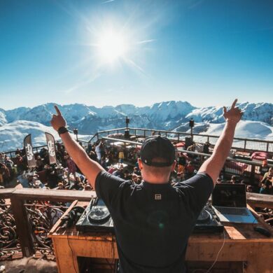 après-ski en themafeesten.Résidence Ski Azur ligt aan de rand van het gezellige centrum van Les Deux Alpes. Après-skiën kun je hier prima