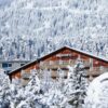 Het sfeervolle Signinahotel is gelegen in het centrum van Laax. Het hotel ligt direct aan de skipiste en voor de skilift hoef je maar 50 meter te lopen. De comfortabele kamers liggen in het hoofdgebouw en zijn modern ingericht. Het restaurant van het hotel heeft een Italiaanse keuken. Trek in iets anders? Het hotel ligt in het centrum vol met gezellige restaurants en bars. Na het eten kan je heerlijk tot rust komen in de wellness van het hotel