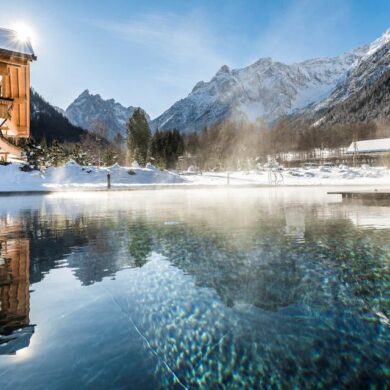 Italië. Dit moderne Excellent hotel ligt direct aan de skipiste en naast de skilift