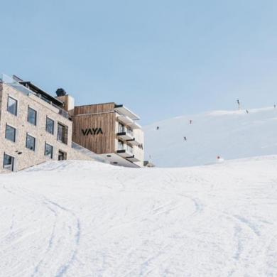 Op een unieke locatie in Kühtai kun je genieten van het nieuwe Hotel VAYA Kühtai. Met de piste op slechts 10 meter afstand is dit een echt ski-in/ski-out hotel.  Dit en het centrum van Kühtai op loopafstand