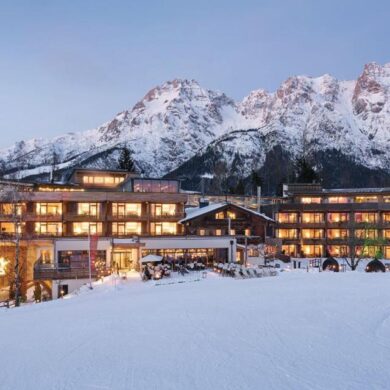 Direct aan de piste van Leogang ligt het charmante Forsthofalm Holzhotel