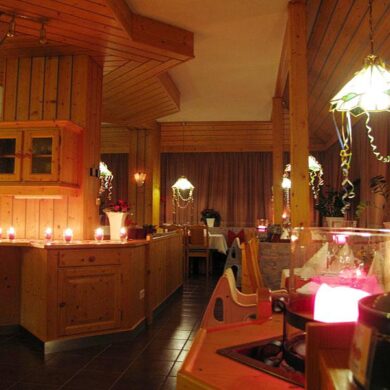 maar je kunt natuurlijk ook even proosten in de nabij gelegen gezellige après-skibar. Ook qua ontspanning zit je goed in dit hotel; in de sauna