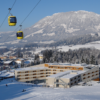 Selections Hotel BLUE Fieberbrunn in Fieberbrunn is een geliefd hotel en dat is niet voor niks. Dit luxe en modern ingerichte hotel ligt direct aan de piste en biedt geweldige faciliteiten voor jong en oud. Alle kamers zijn licht en ruim en geschikt voor maximaal 4 personen. Iedere kamer is voorzien van een comfortabel 2-persoonsbed en een 2-persoons bedbank